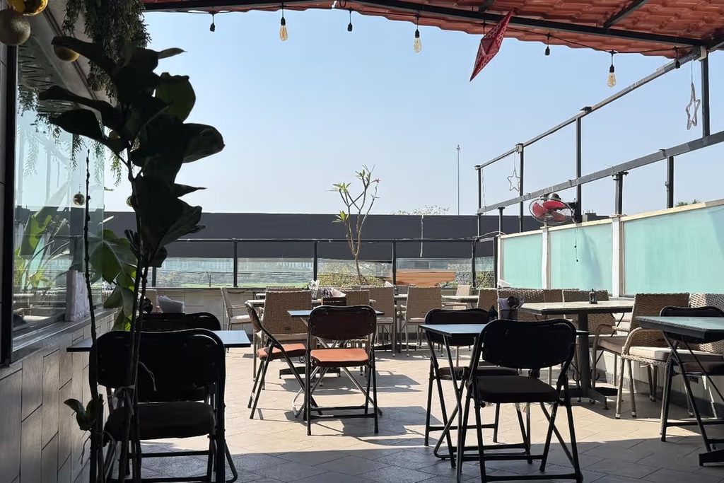 Rooftop Restaurants Mumbai for Dinner: ARC Cafe & Rooftop Lounge – Powai