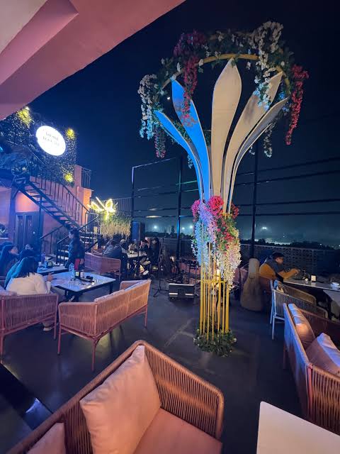 Rooftop Restaurants in Delhi: 10 Best Places for a Memorable Dining Experience 21 Rooftop Restaurants in Delhi: Kalandak Rooftop – Majnu Ka Tilla