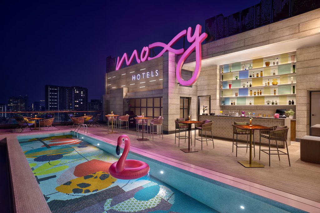 Best Rooftop Restaurants in Mumbai: Moxy Sky – Rooftop Bar & Lounge